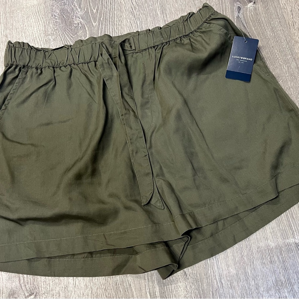 lucky brand elasic shorts womens olive green tie waist medium NEW